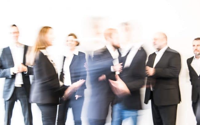 Business Portrait Menschen in schwarzen Anzügen im Fotostudio von Miriam Merkel