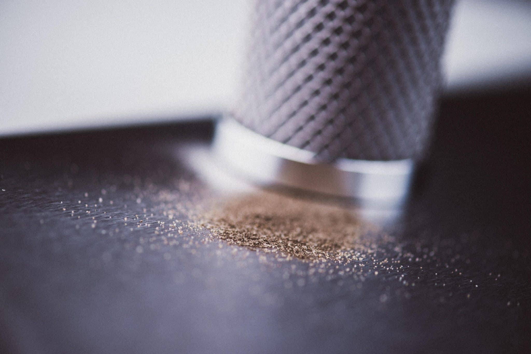 Produkt Fotografie Mörser mit feinem Gewürz im Fotostudio von Miriam Merkel