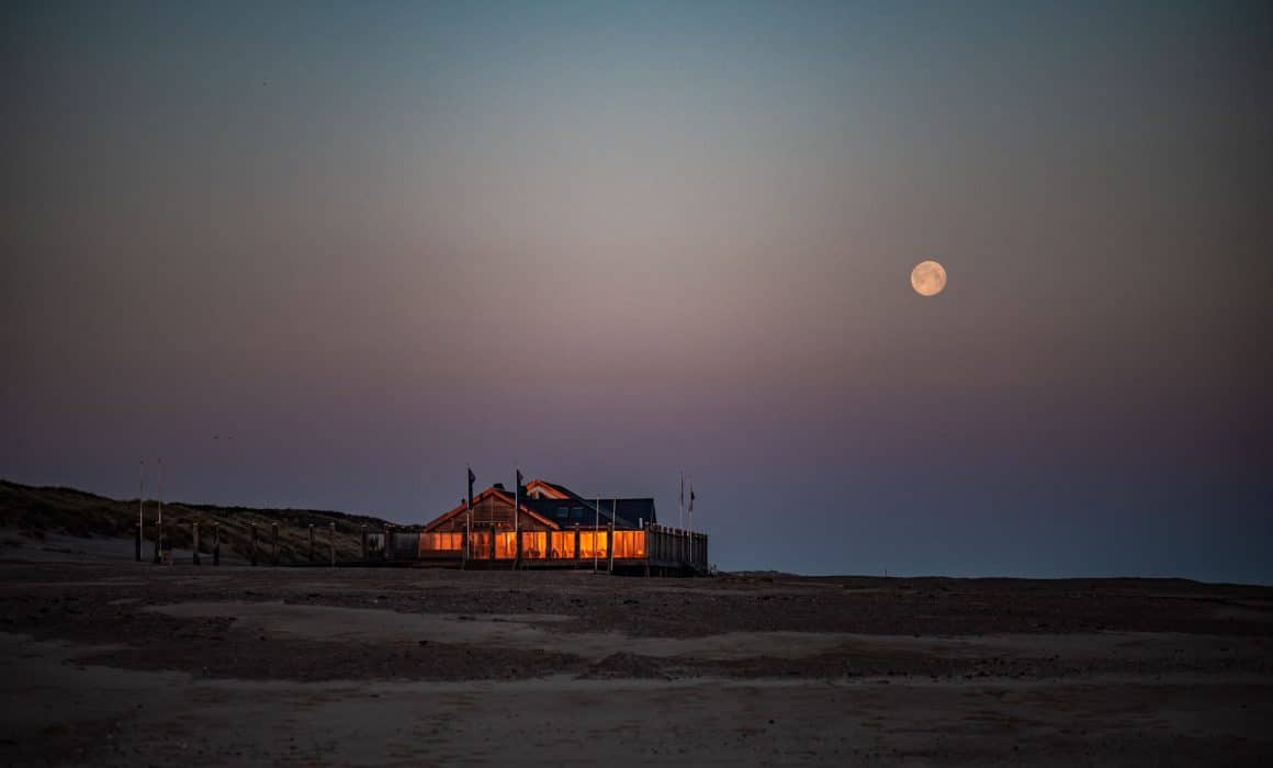 Landschafts Fotografie Strandhaus bei Sonnenuntergang