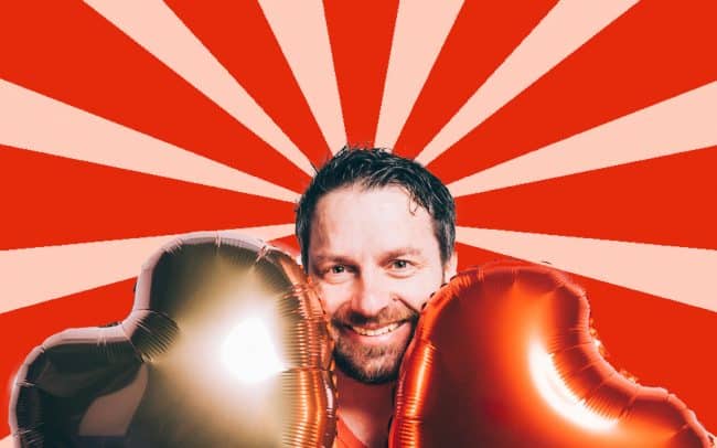 Mann mit Herz Ballon Foto für Valentinstag
