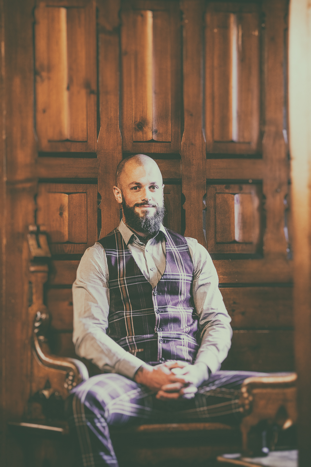 Businessfotografie – Bewerbungsfotografie – Produktfotografie – Eventfotografie – Schmuckfotografie by Miriam Merkel Bewerbungsfoto Businessportrait im Göttingner Rathaus Mann in englischem Karo Anzug