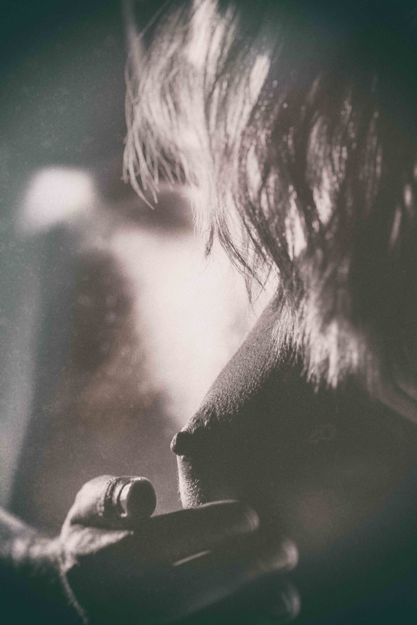 Aktfotografie Paar Detailfotografie Brust mit Männerhand